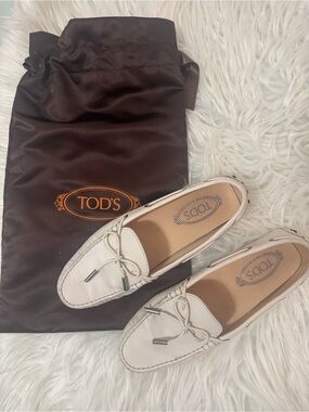 Tod's Leather Bow-Tie Driving Loafers - women
